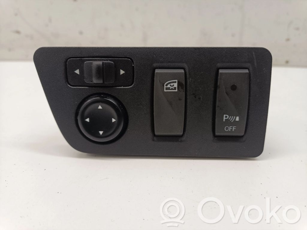 Dacia Spring Wing mirror switch 
