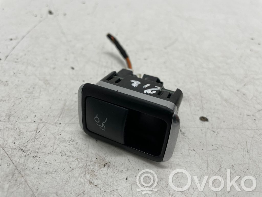 Mercedes-Benz E W212 Tailgate opening switch 