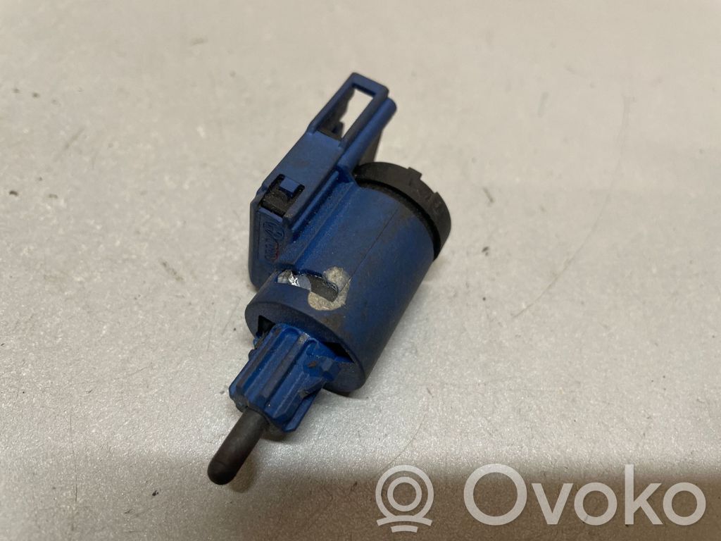 Volkswagen PASSAT B5.5 Brake pedal sensor switch 