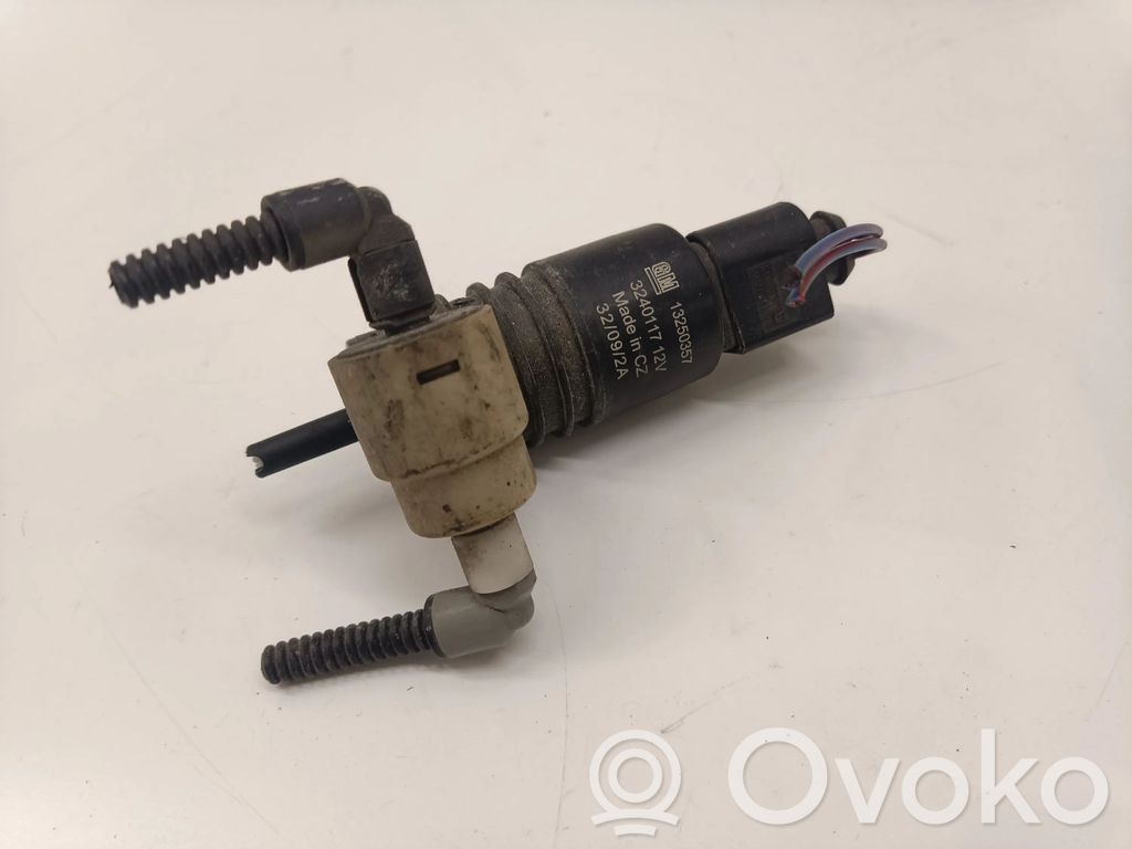 Opel Insignia A Windscreen/windshield washer pump 