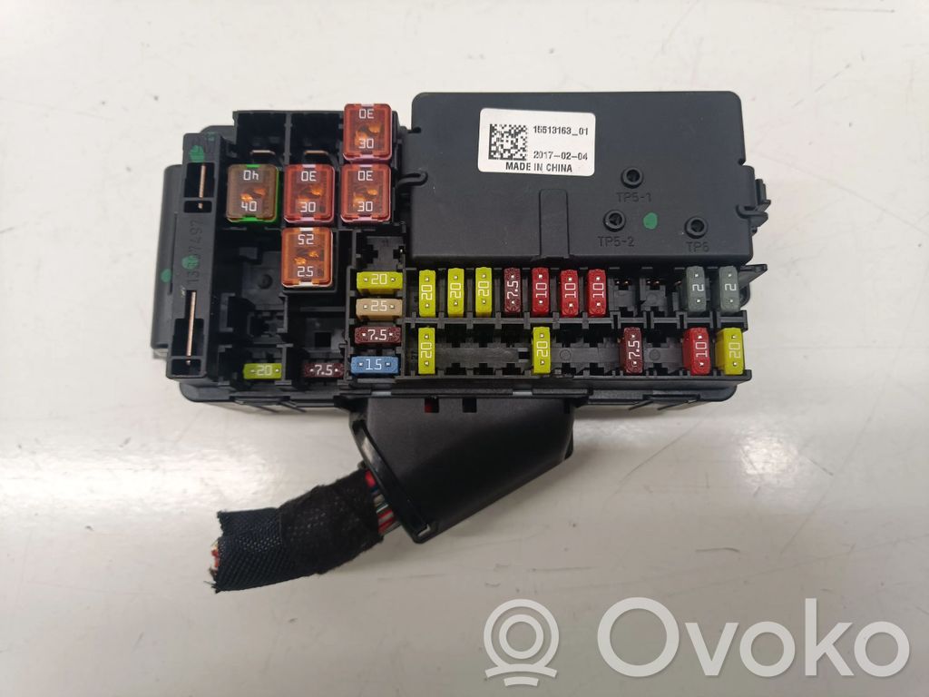 Opel Astra K Módulo de fusible 