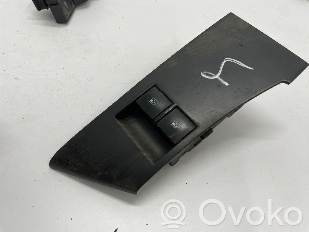 Opel Astra J Electric window control switch 