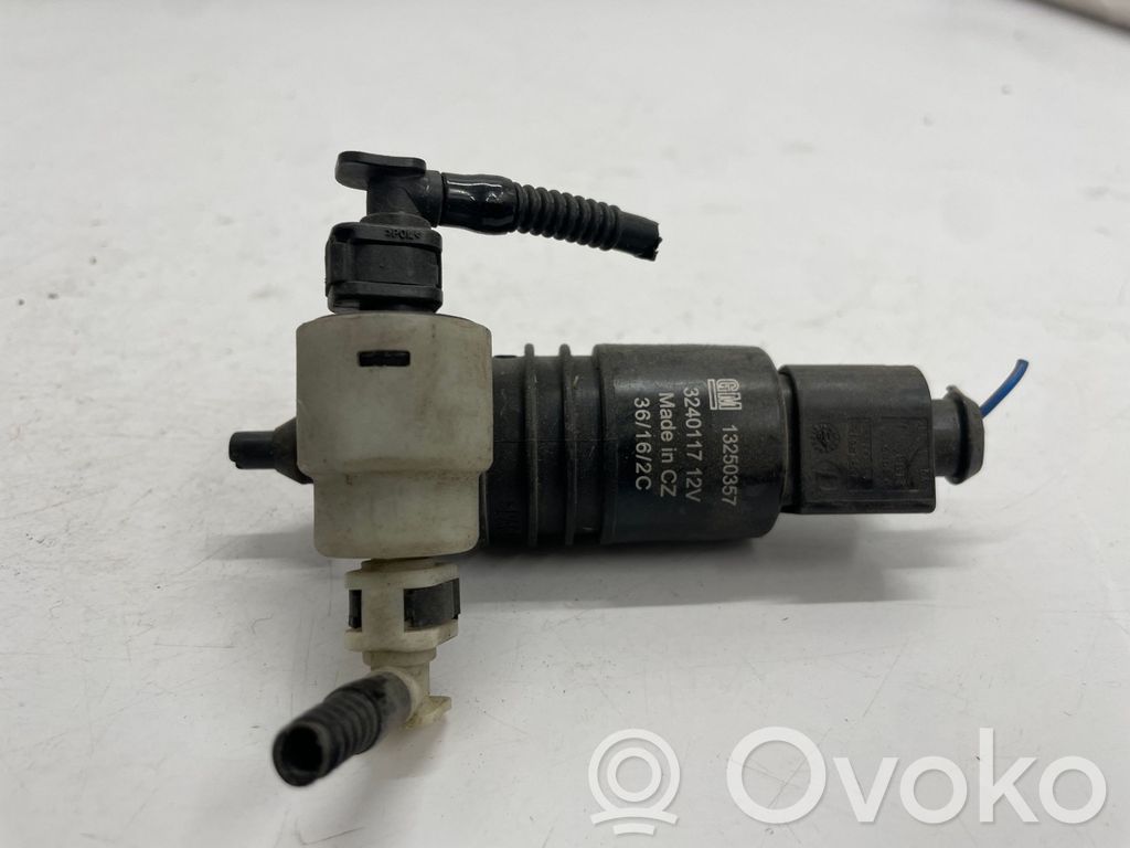 Opel Zafira C Windscreen/windshield washer pump 