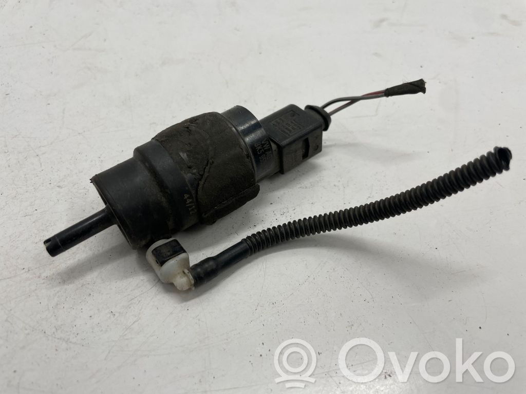 Pompa spryskiwacza szyby przedniej / czołowej   8K5955647