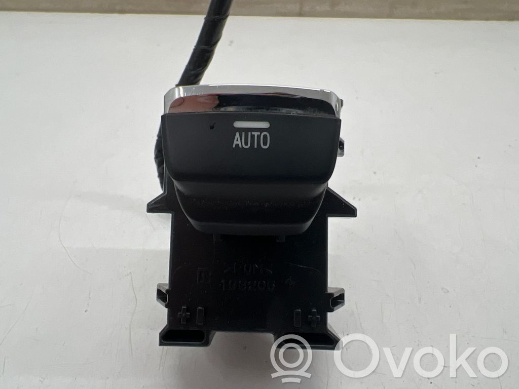 Subaru Forester SK Electric window control switch 