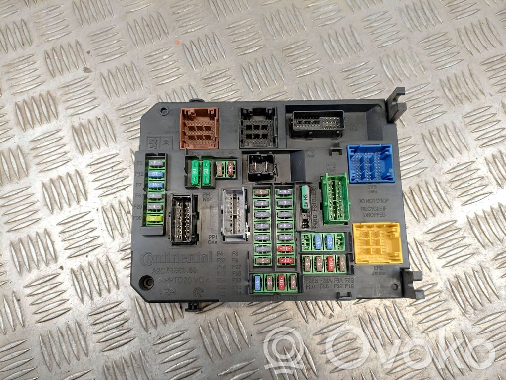 Peugeot 308 Fuse module 