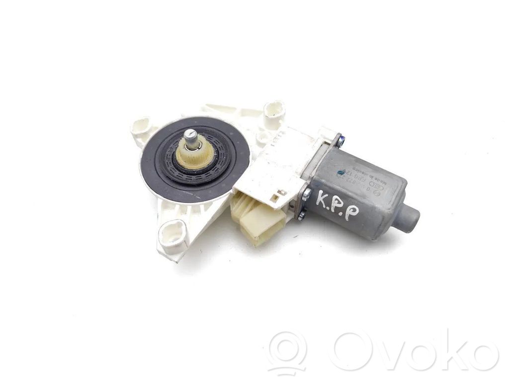 Mercedes-Benz ML W164 Silnik regulatora szyby drzwi przednich 