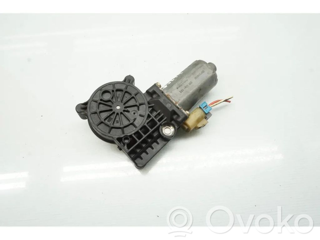 Silnik regulatora szyby drzwi przednich   990408101