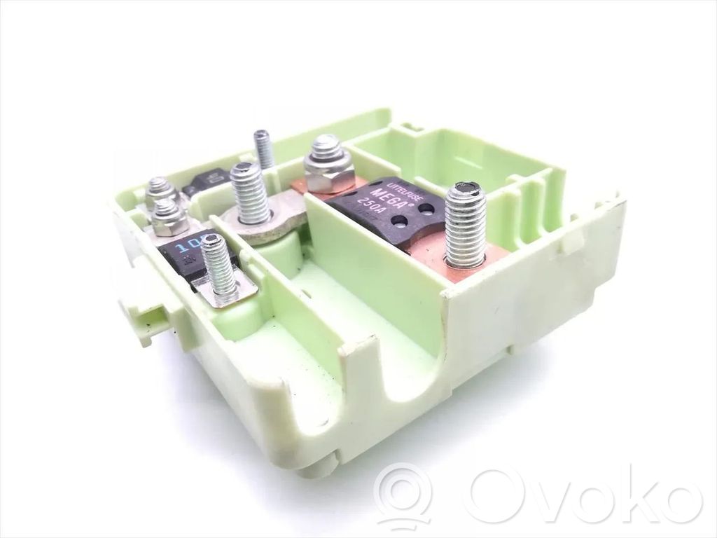 BMW X3 E83 Fuse module 
