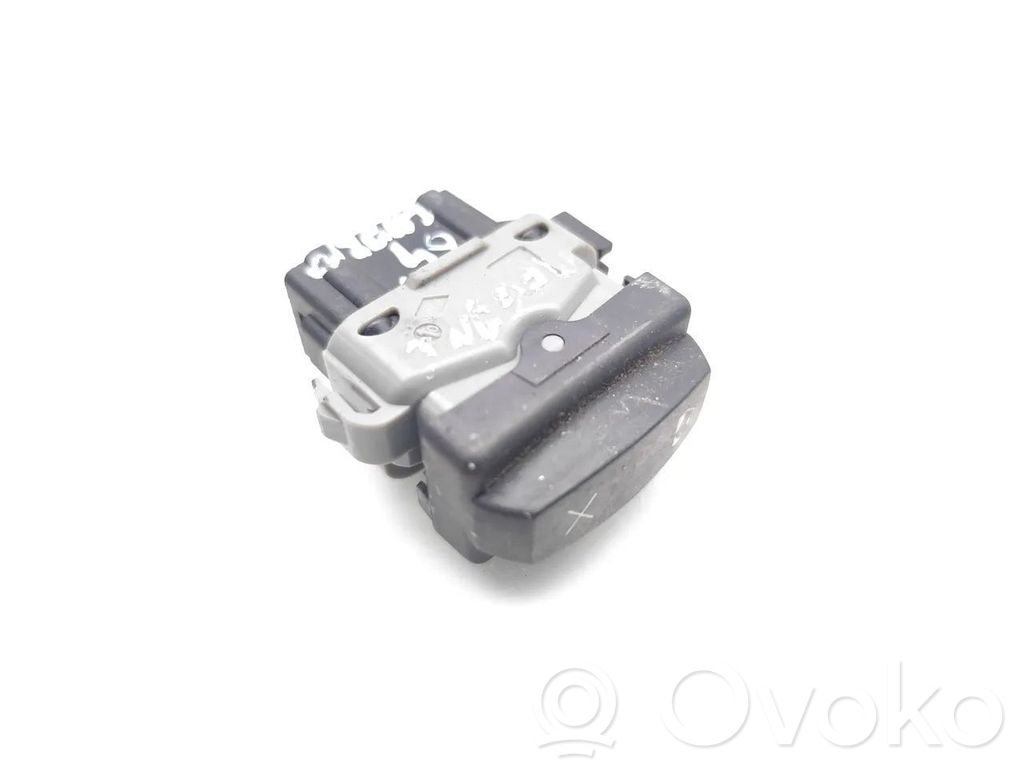 Renault Megane II Child safety switch 