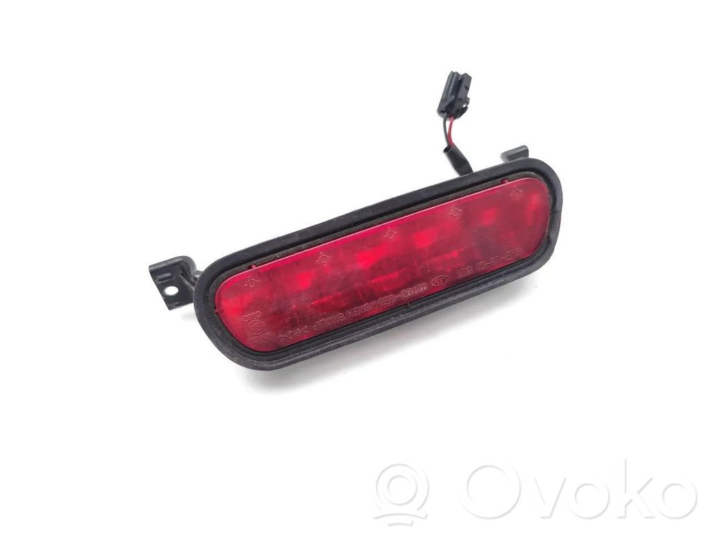 KIA Sorento Third/center stoplight 