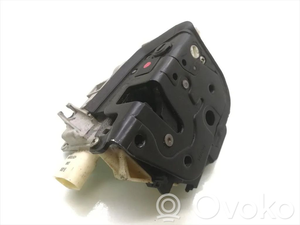 Audi A4 S4 B6 8E 8H Aizmugurē slēdzene 