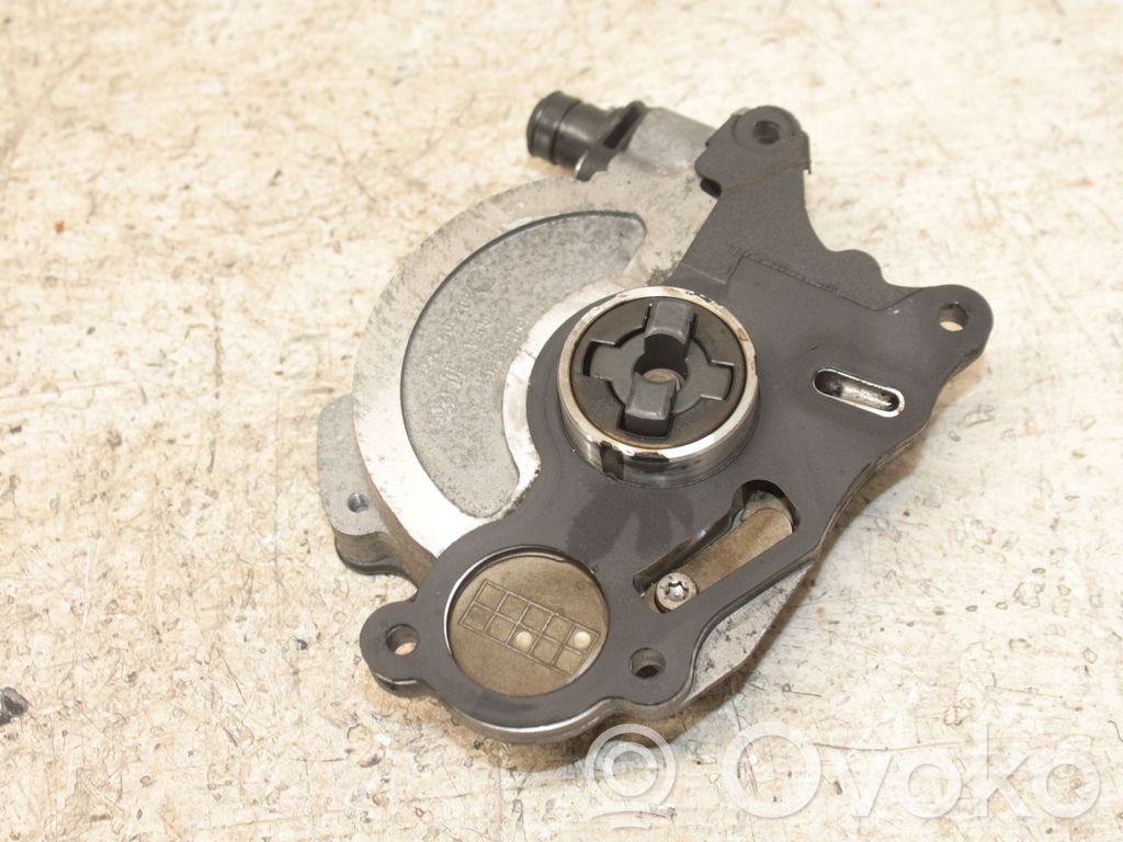 Volkswagen Golf VI Vacuum pump 