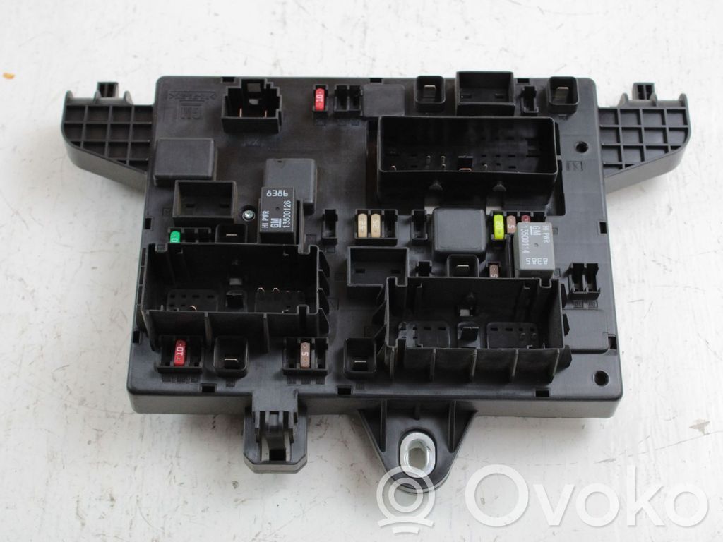 Opel Astra J Drošinātāju bloks 