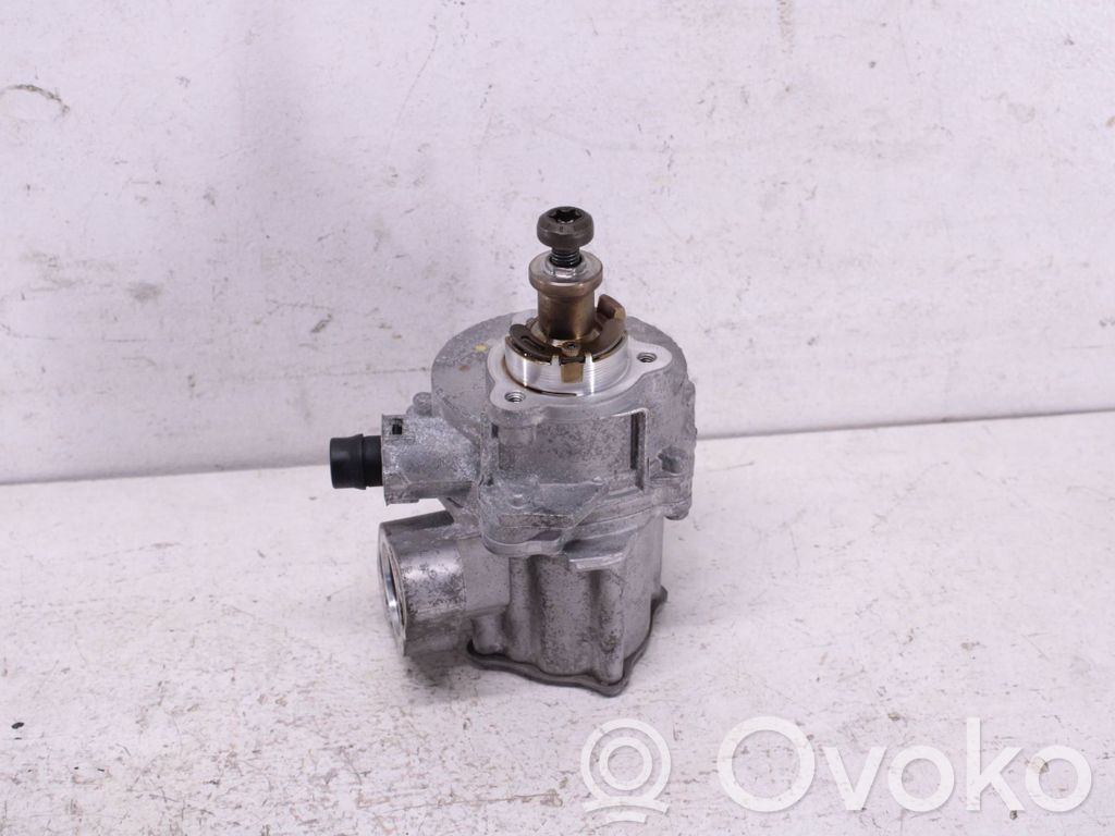 BMW X3 F25 Pompă vacuum 
