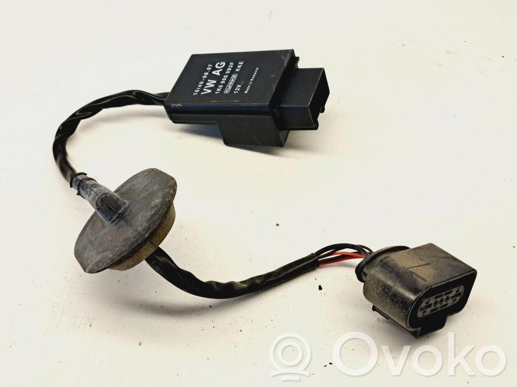 Skoda Fabia Mk2 (5J) Fuel pump relay 