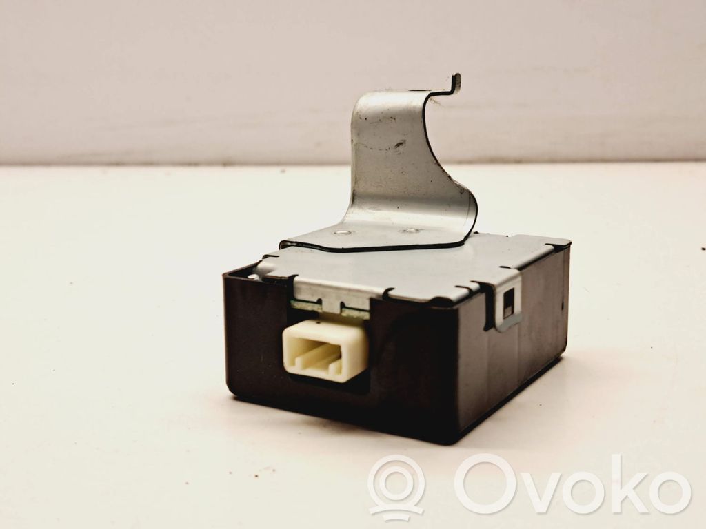 Toyota Corolla Verso AR10 Door control unit/module 