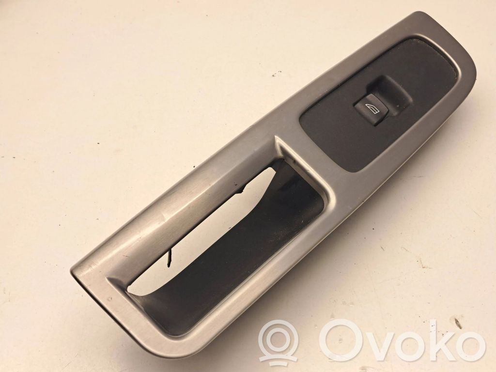 Volvo V50 Front door window switch trim 
