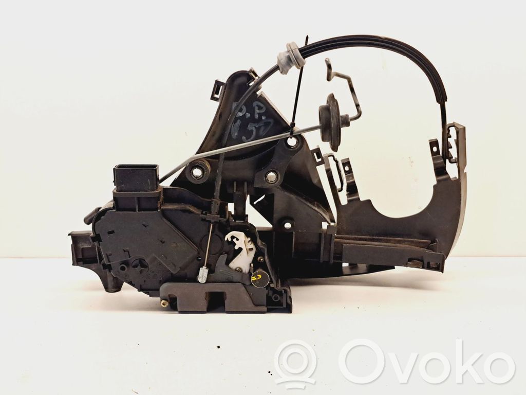 Volvo V50 Front door lock 