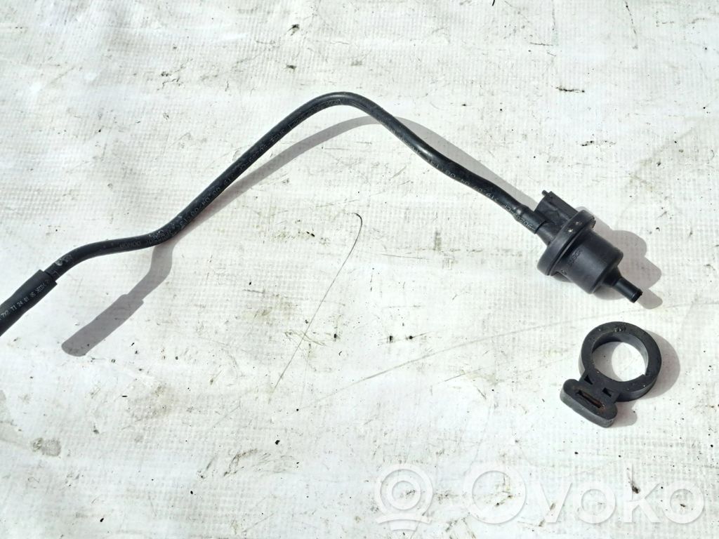 Volvo V50 Valve vacuum 