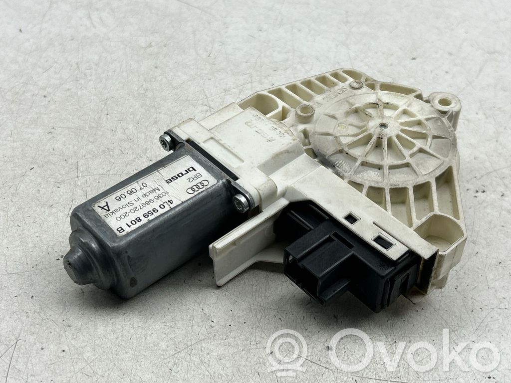 Audi Q7 4L Galinis varikliukas langų pakėlėjo 
