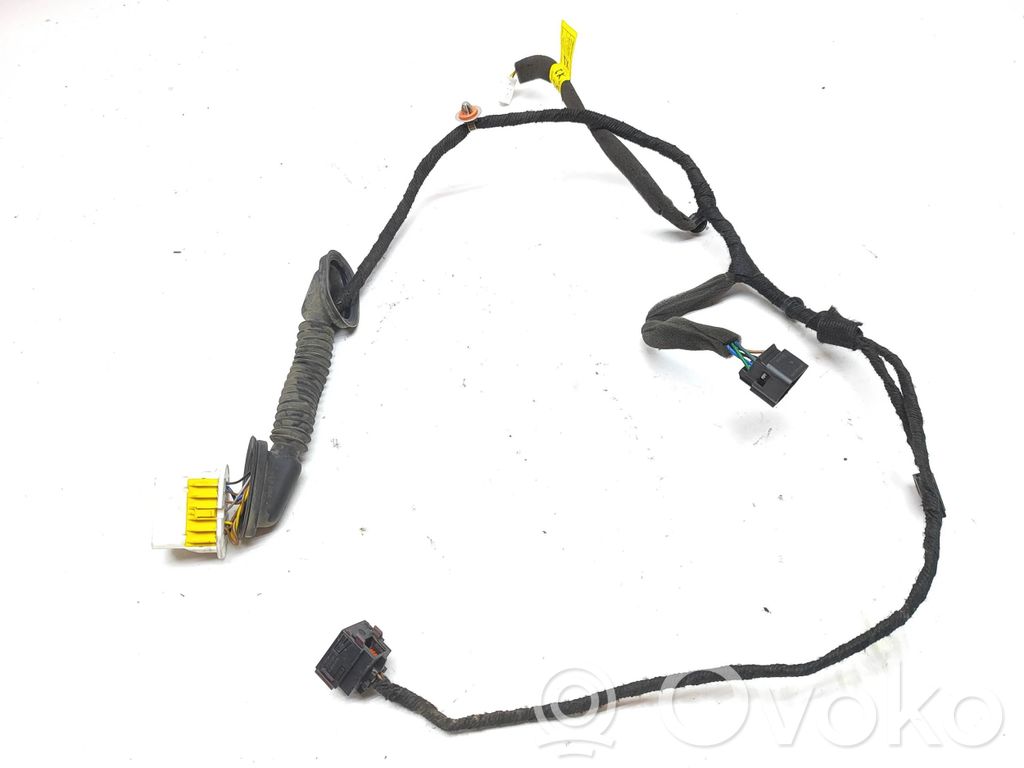Cableado de puerta trasera   7A24DEY,166X104,C105RD,F0616088
