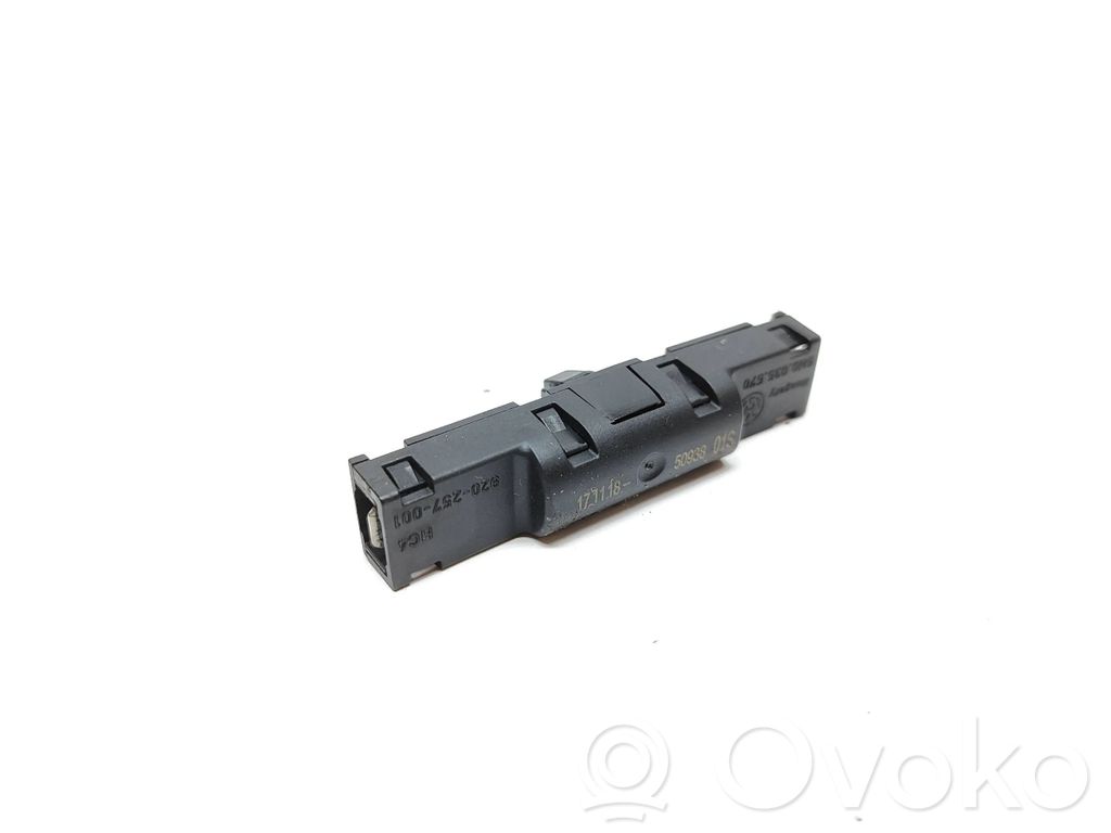 Volkswagen Tiguan Allspace Radion antenni 