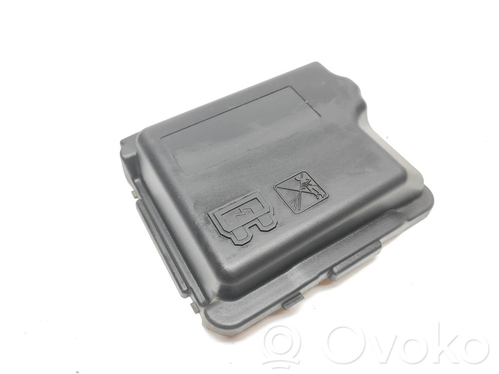 Peugeot 2008 I Fuse box cover 