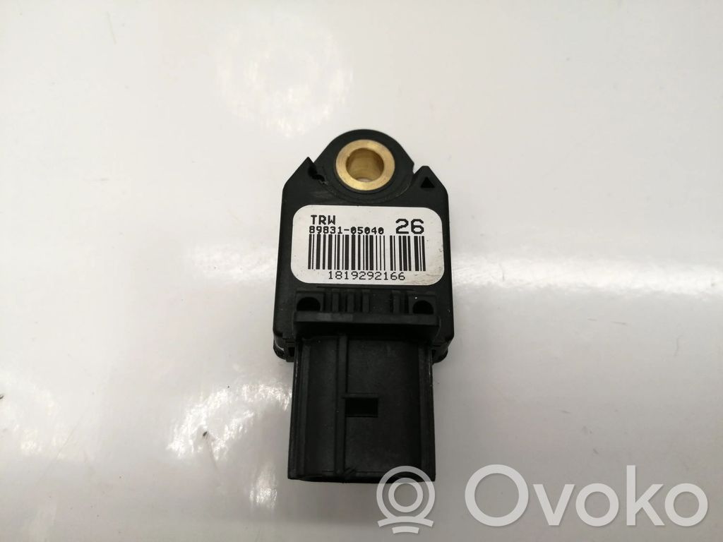 Toyota Avensis T270 Airbagsensor Crashsensor Drucksensor 