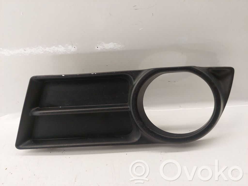 Toyota Corolla Verso AR10 Etusumuvalon ritilä 