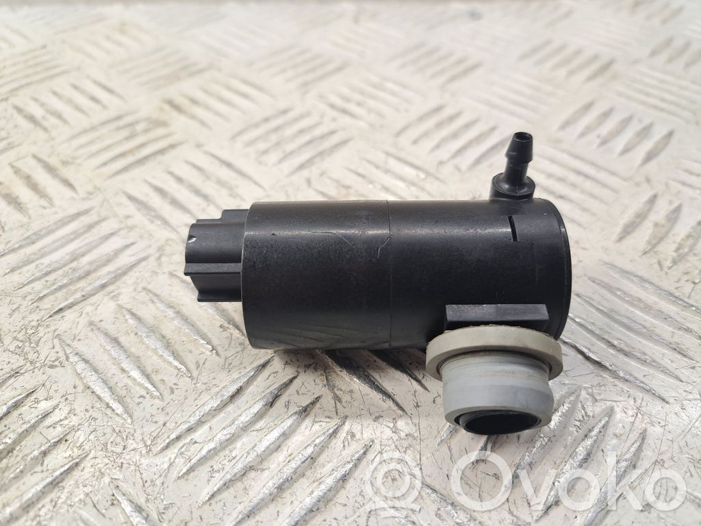 Toyota Avensis T270 Windscreen/windshield washer pump 