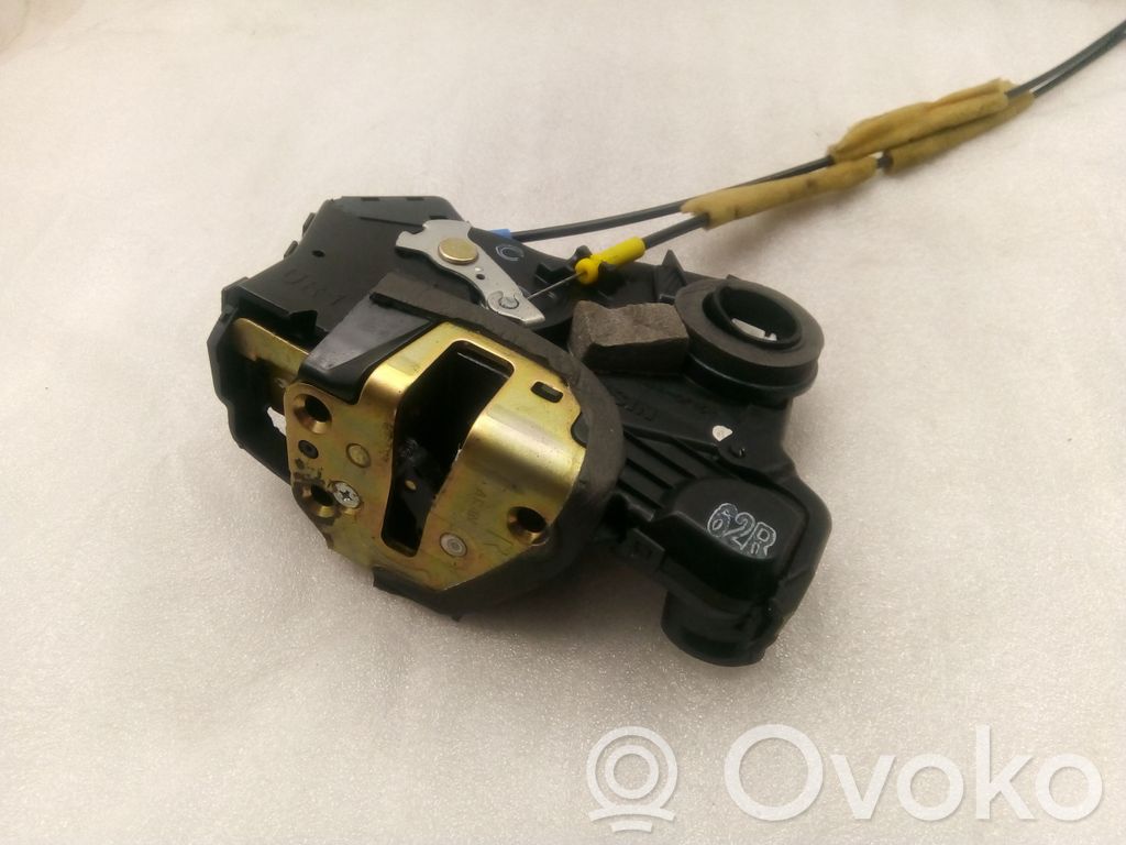 Toyota Corolla Verso AR10 Front door lock 