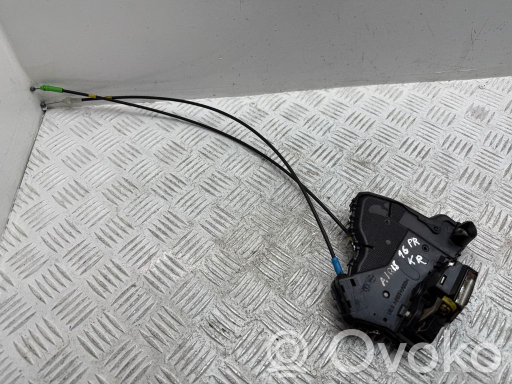 Toyota Auris 150 Priekšpusē slēdzene 