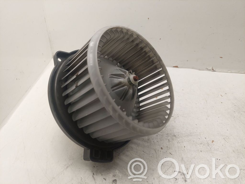 Toyota Avensis T250 Mazā radiatora ventilators 