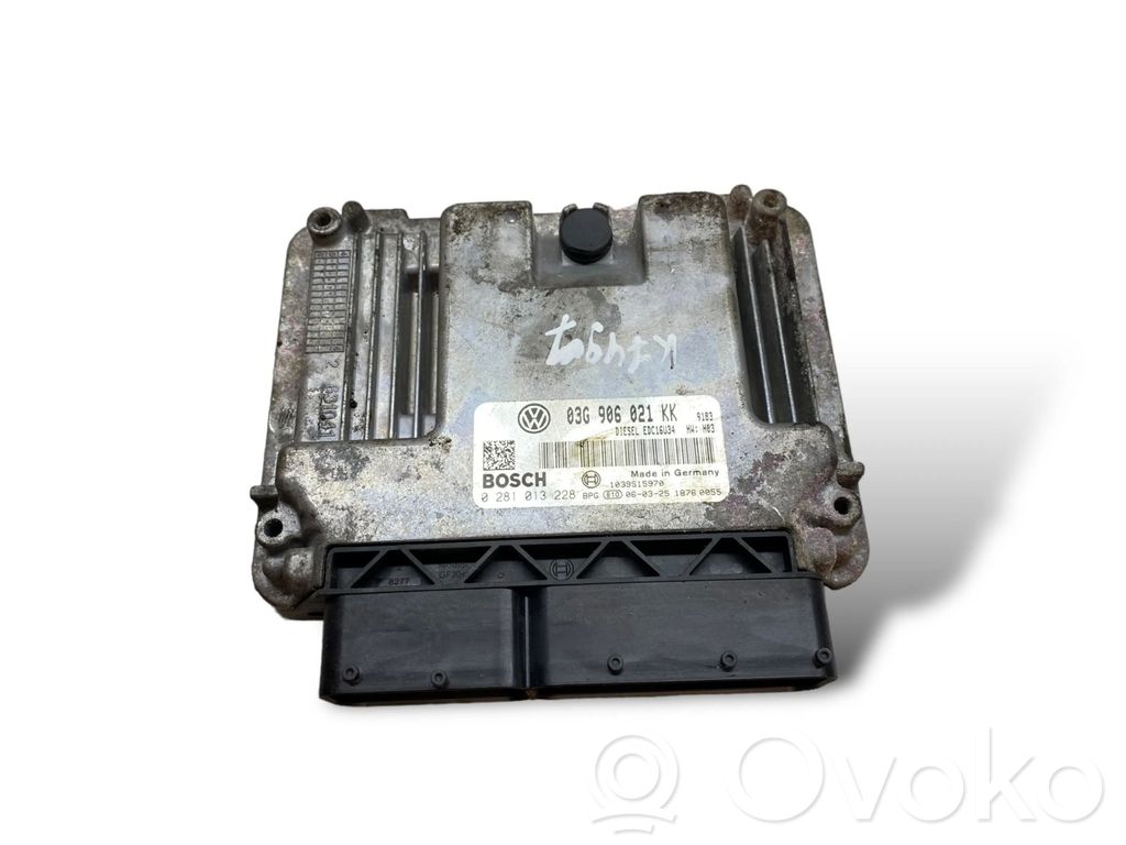 Volkswagen Golf V Engine control unit/module 