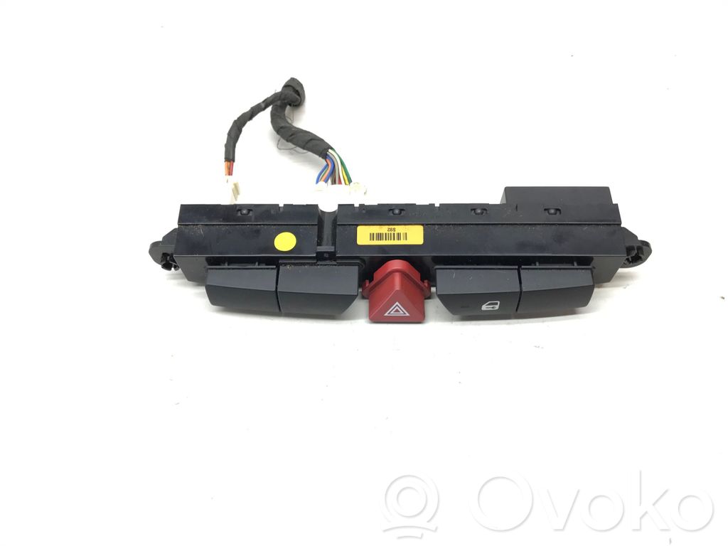 KIA Ceed Hazard light switch 