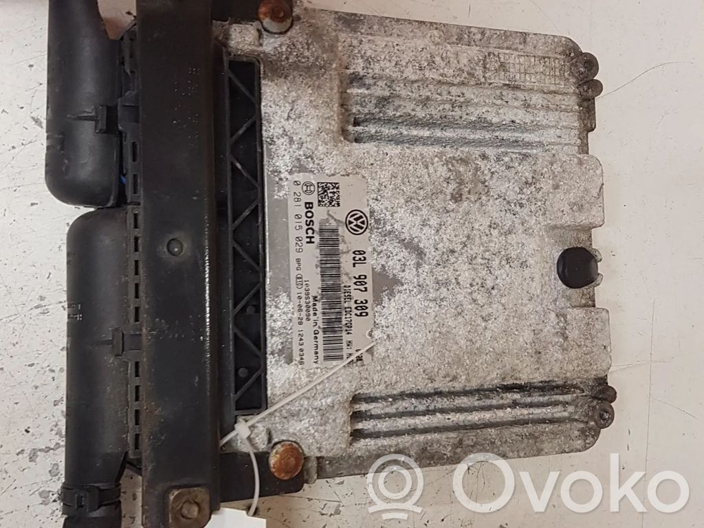 Volkswagen PASSAT CC Engine control unit/module 