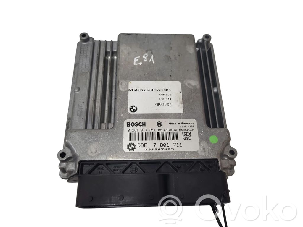 BMW 1 E81 E87 Variklio valdymo blokas 