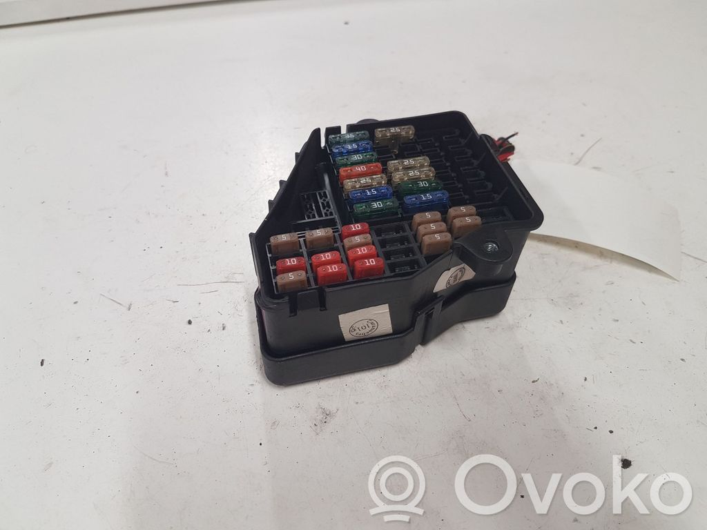 Audi A6 S6 C6 4F Juego de caja de fusibles 