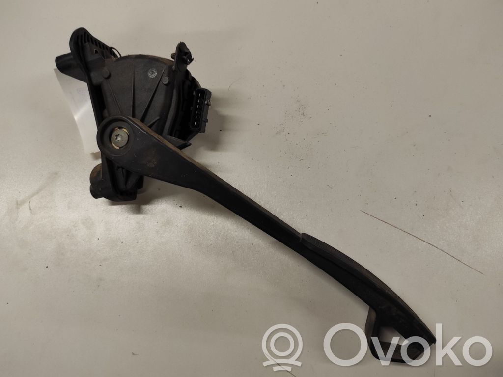 Volvo V70 Akceleratoriaus pedalas 