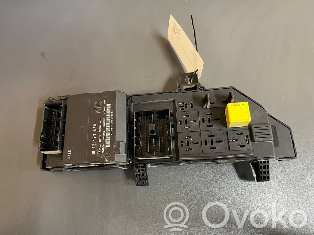 Opel Vectra C Fuse module 