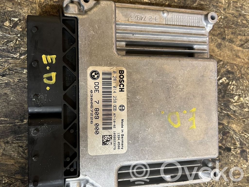 BMW 5 E60 E61 Variklio valdymo blokas 