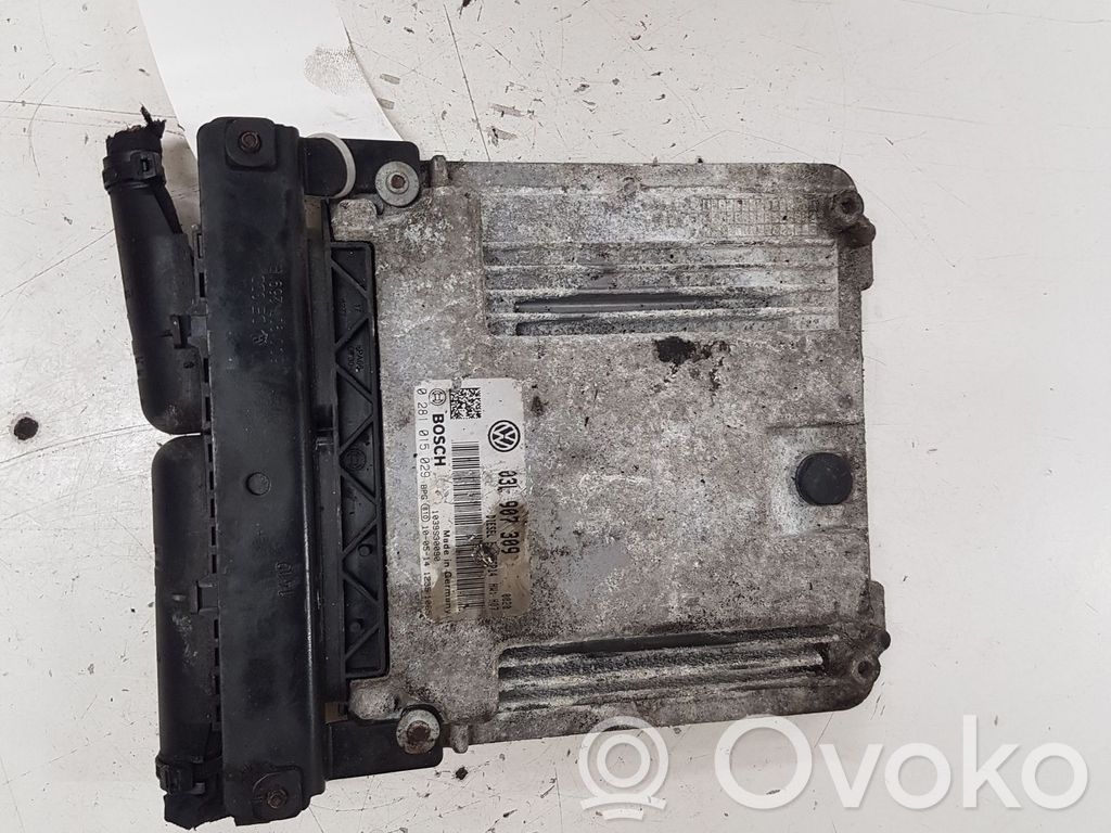 Volkswagen Golf VI Engine control unit/module 