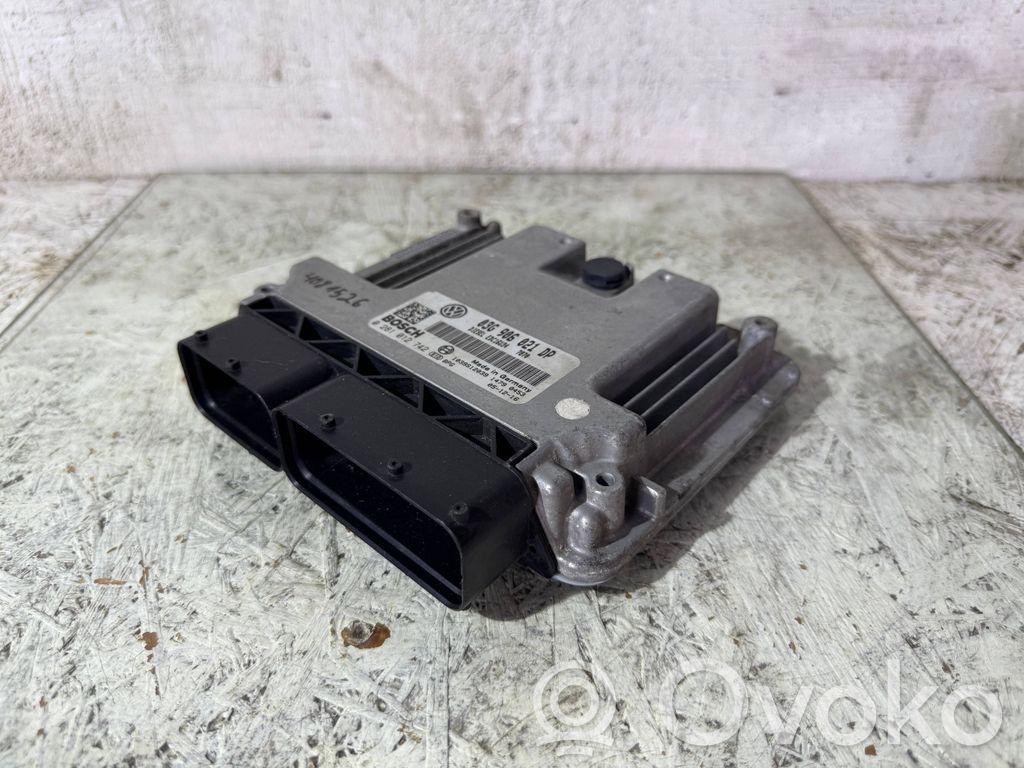 Volkswagen PASSAT B6 Engine control unit/module 