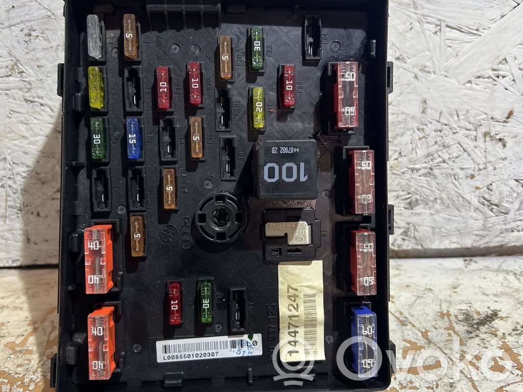 Volkswagen PASSAT B6 Fuse module 
