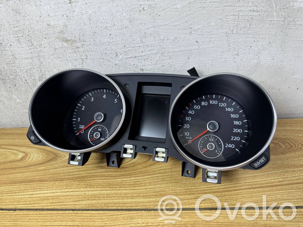 Volkswagen Golf VI Speedometer (instrument cluster) 