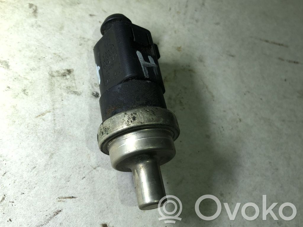 Audi A4 S4 B6 8E 8H Coolant temperature sensor 