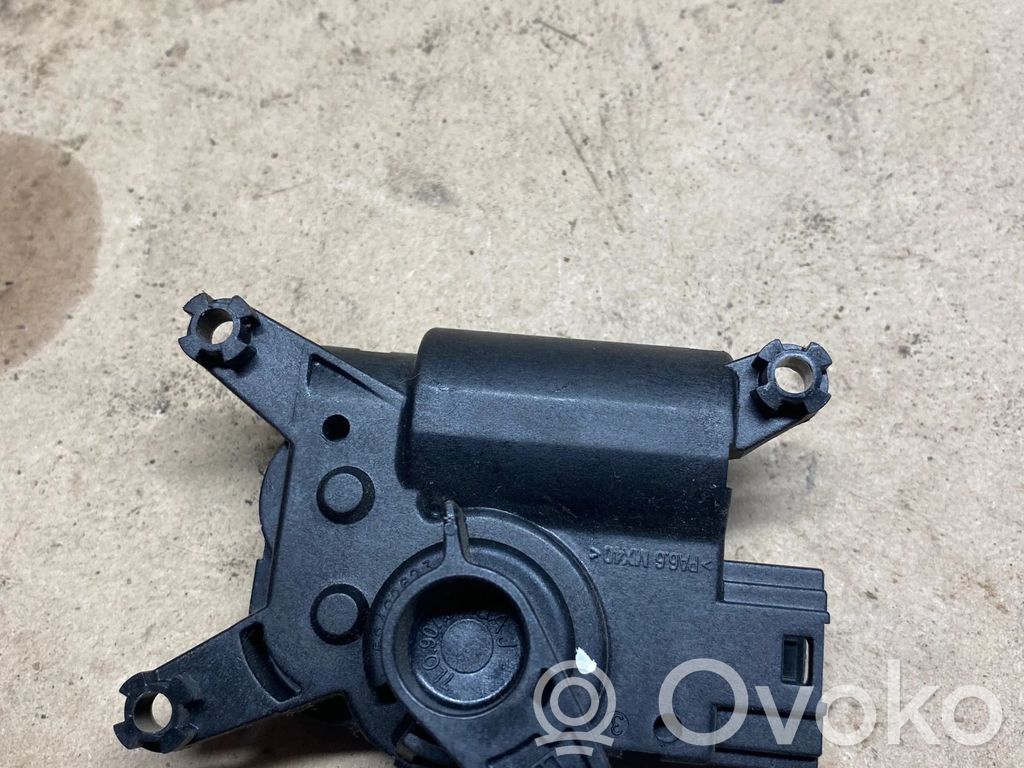 Audi Q7 4L Silniczek nagrzewnicy 