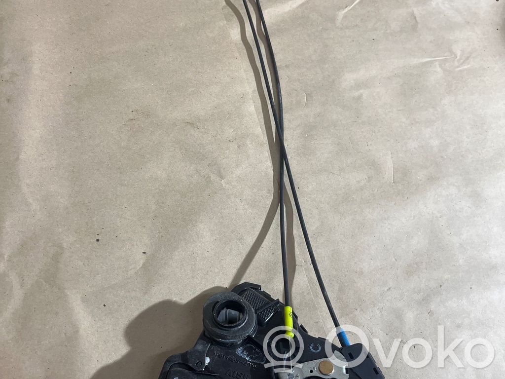 Toyota Avensis T250 Rear door lock 