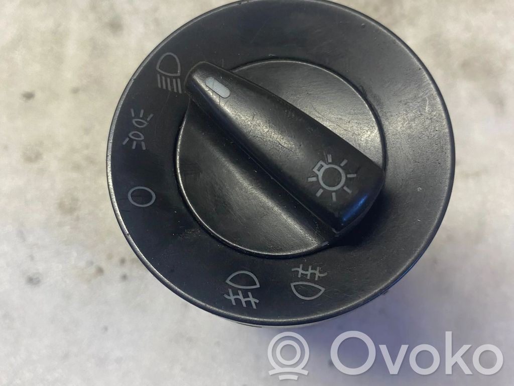Volkswagen PASSAT B5.5 Light switch 